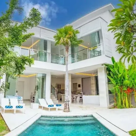 Fantastic 3 Bed Villa, Walk To Beach, Sunny Pool