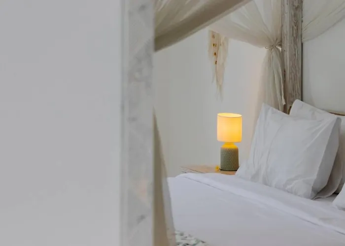 Villa Fantastic 3 Bed Villa, Walk To Beach, Sunny Pool Seminyak
