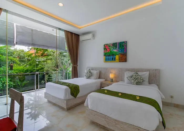Fantastic 3 Bed Villa, Walk To Beach, Sunny Pool Seminyak