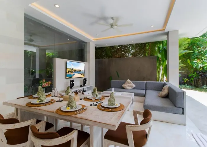 Fantastic 3 Bed Villa, Walk To Beach, Sunny Pool * Seminyak