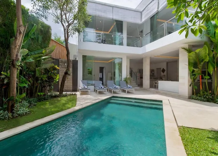 Fantastic 3 Bed Villa, Walk To Beach, Sunny Pool Villa