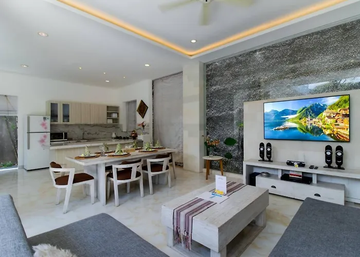Fantastic 3 Bed Villa, Walk To Beach, Sunny Pool * Seminyak