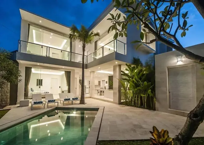 Fantastic 3 Bed Villa, Walk To Beach, Sunny Pool *