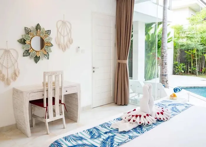 Fantastic 3 Bed Villa, Walk To Beach, Sunny Pool *