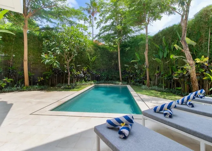 Fantastic 3 Bed Villa, Walk To Beach, Sunny Pool * Seminyak